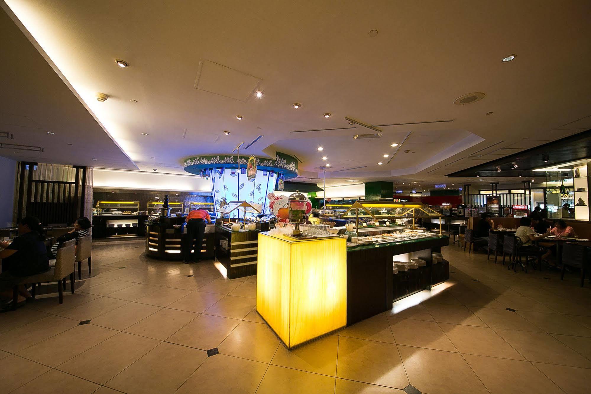 Evergreen Plaza Hotel - Tchaj-nan Exteriér fotografie The interior of the restaurant