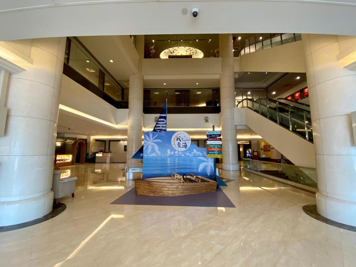 Evergreen Plaza Hotel - Tchaj-nan Exteriér fotografie The lobby of the hotel